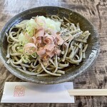 Soba Gura Tanigawa - おろしそば（右半分が手臼挽粗麺）