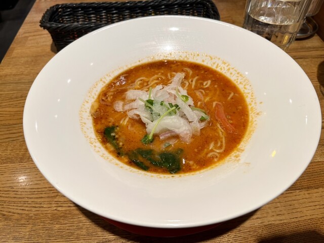 真っ赤ならーめん とまこ 三宮センタープラザ店 - 神戸三宮（阪急