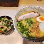 麺や けせらせら - 塩ラーメン、味付玉子、チャーシューめし(小)