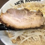 Men roman - ホロホロの為、箸で上げられないのでレンゲでリフト