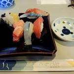 2014年2月24日(月)　銀匠メンお寿司セット(950円)のお寿司(＋サービス１貫)