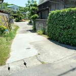 ごんべ食堂 - この奥に駐車場がある……そうですが……