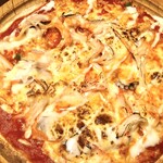 トラットリア　ゼータ - 海の幸のピザ