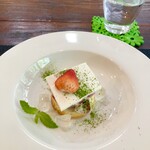 パスト エ カフェ 幸庵 - ●ドルチェ
      和風スポンジケーキ
      イチゴクリームチーズ白餡
      焼きメレンゲ　
      のミルフィーユ