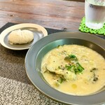 パスト エ カフェ 幸庵 - ●スープ
      ズッキーニのナポリ風たまごスープ
      
      ●パン
      チャバタ