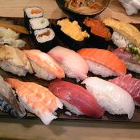 東鮨 新店 - 1000円で、このボリューム
