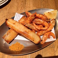 キハチ 青山本店 - 叩き海老の春巻き＆甘海老のフリット KIHACHI秘伝のスパイスで