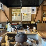 いろりの蕎麦処 築山 - 店内の囲炉裏