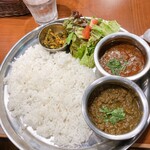 スパイスバザール アチャカナ - Curry 2種（チリチリポーク、カラマトンキーマ）