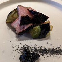 ひがしやま 司 - 放牧豚の炭火焼き