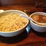 中華ソバ 櫻坂 - 味玉つけソバ！  黄身トロットロの味玉がイイね。もちろん麺もつけ汁も良い。最近は極太麺やドロッドロのつけ汁も増えたけど、これぐらいが食べやすいと思う。適度な太麺と、心地良い濃度で魚介風味を楽しむつけ汁