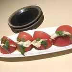 めしと酒 阿羅漢 - 生湯葉とトマトのカプレーゼ