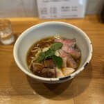 らーめん かねかつ - 醤油ラーメン肉三昧