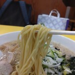 満腹ラーメン富田屋 - 麺 リフト