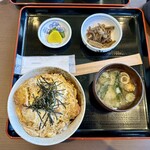 シーサイドレストラン・シルバー - 料理写真:カツ丼定食¥880