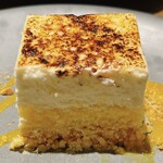 SALVATORE CUOMO & BAR　千里中央 - レアチーズケーキ～キャラメリゼ～、断面！