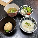 Torichiyou - お通し4種（もずく酢、煮玉子、タン、豆腐）