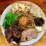 麺屋　たか - 背脂、マヨネーズ、チーズでかなりヘビーです。