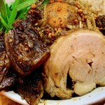 麺屋　たか - 軟骨＆ウデ肉チャーシュー！柔らかくて美味しいです