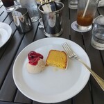 レストラン ラ・マーレ - デザート。写真を撮る前にチョット給べちゃいましたｗ