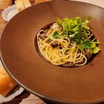 ビストロ&デリ ボワットブランシュ - 本日のパスタ、高菜と自家製ベーコンのパスタ