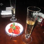 ニューヨークバー アッパークラブ シャンパン＆シガー - 今宵の〆は、シャンパンとストロベリー