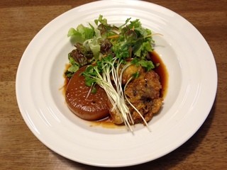 Riyu Uen - 牡蠣のクセがなく、旨みを引き出したベストな逸品。能登ガキの黄金焼と大根のステーキ。