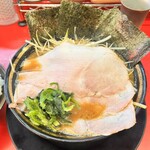 豚骨醤油ラーメン 王道家 - 