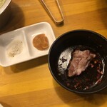 生ラムレア焼きジンギスカン 羊屋チョップ - タレ＆塩＆にんにく味噌