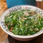 Phở Nguyễn - 料理写真:Rolling Rare Beef Pho(Lar/$19.0 )