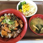 すき家 - 料理写真:炭火やきとり丼並盛サラダセット790円