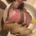 麺屋一燈 - 鴨南蛮チャーシューそば　カモウォ〜ン　吊るし焼き豚チャーシュー