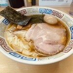 煮干鰮らーめん 圓 - 煮干鰮らーめん味玉ワンタン入り。