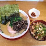 博多屋台らーめん 壱弐参  - 横浜系とんこつ醤油らーめん＋万能辛味＆アブライス