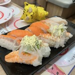 Kappa Sushi - サーモン2貫　100円　※間違って、ボタンを押してしまったらしい