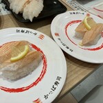 Kappa Sushi - とろサーモン塩炙り2貫　198円　※全部で、7皿注文
