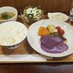キッチン ブルー グローブ - 黒鯛ムニエル　あごだし仕立ての紫芋のソース