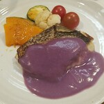 キッチン ブルー グローブ - 黒鯛ムニエルのアップ