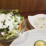 キッチン ブルー グローブ - サラダ、お新香のアップ