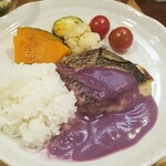 キッチン ブルー グローブ - ご飯を乗せて、ソースを吸わせます