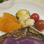 キッチン ブルー グローブ - 備え付け野菜のアップ