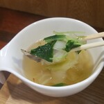 キッチン ブルー グローブ - 具沢山な白菜スープ