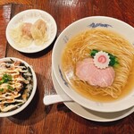 Chuukasoba Nishino - 中華そば、皿ワンタン(肉1個、海老1個)、マヨチャーシューご飯