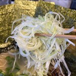 へうげもの - 白髪ネギ　硬めの長ネギかな？