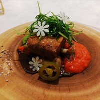 Maison DIA Mizuguchi - 赤身牛フィレ肉のアンチョビオリーブペーストを詰めて揚げ焼き・バスク風トマトパプリカ・ポルトソース