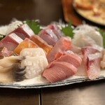 Kaisen Izakaya Zenshin Maru - 刺身盛り合わせ2人前。驚愕の2000円！！