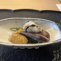 ひがしやま 司 - 鳥貝（舞鶴産特特大）、海ぶどう、酢味噌