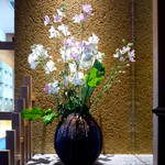 Sobato Nihonryouri Kyou - 入口に季節のお花