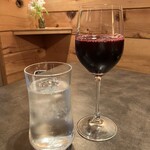 グルマンズ和牛 - 炭酸水とブドウジュース