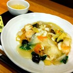中華飯店 杏竜 - エビ・イカのあんかけ焼きそば(￥1000)。麺がうまうま！